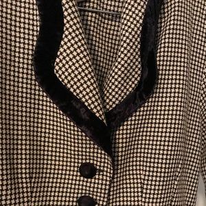 Cream & Black Houndstooth Business Suit